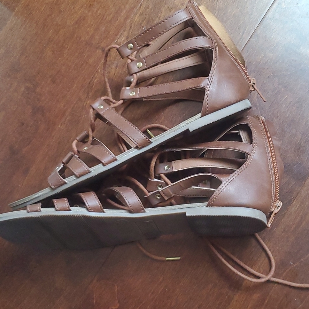 Women - Picture 5 of 8